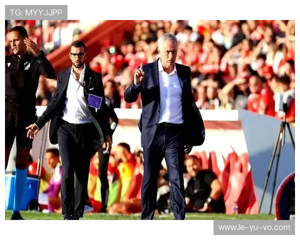 穆里尼奥安切洛蒂再度同框，引发足坛战术流派热议