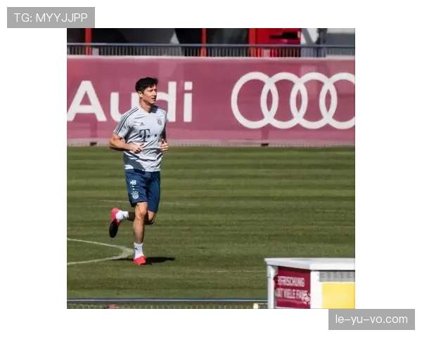 莱万多夫斯基伤愈复出,誓为关键战役贡献力量 莱万多夫斯基伤愈复出,誓为关键战役贡献力量