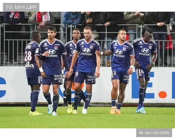 海伦芬中路渗透战术助力本土足球发展，团队协作水平持续提升