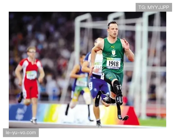 奥斯卡·皮斯托瑞斯穿西装跟金链子的样子，怎么看都不像运动员啊！