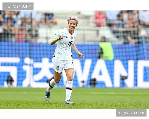 梅根·拉皮诺随手一双鞋的价钱，让我怀疑自己是不是生活在同一个地球